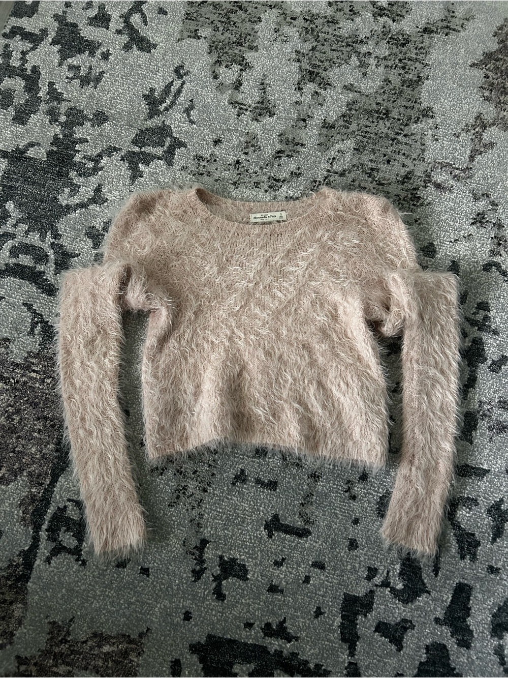Abercrombie & Fitch Fuzzy Cropped Crew Sweater in Light Blush